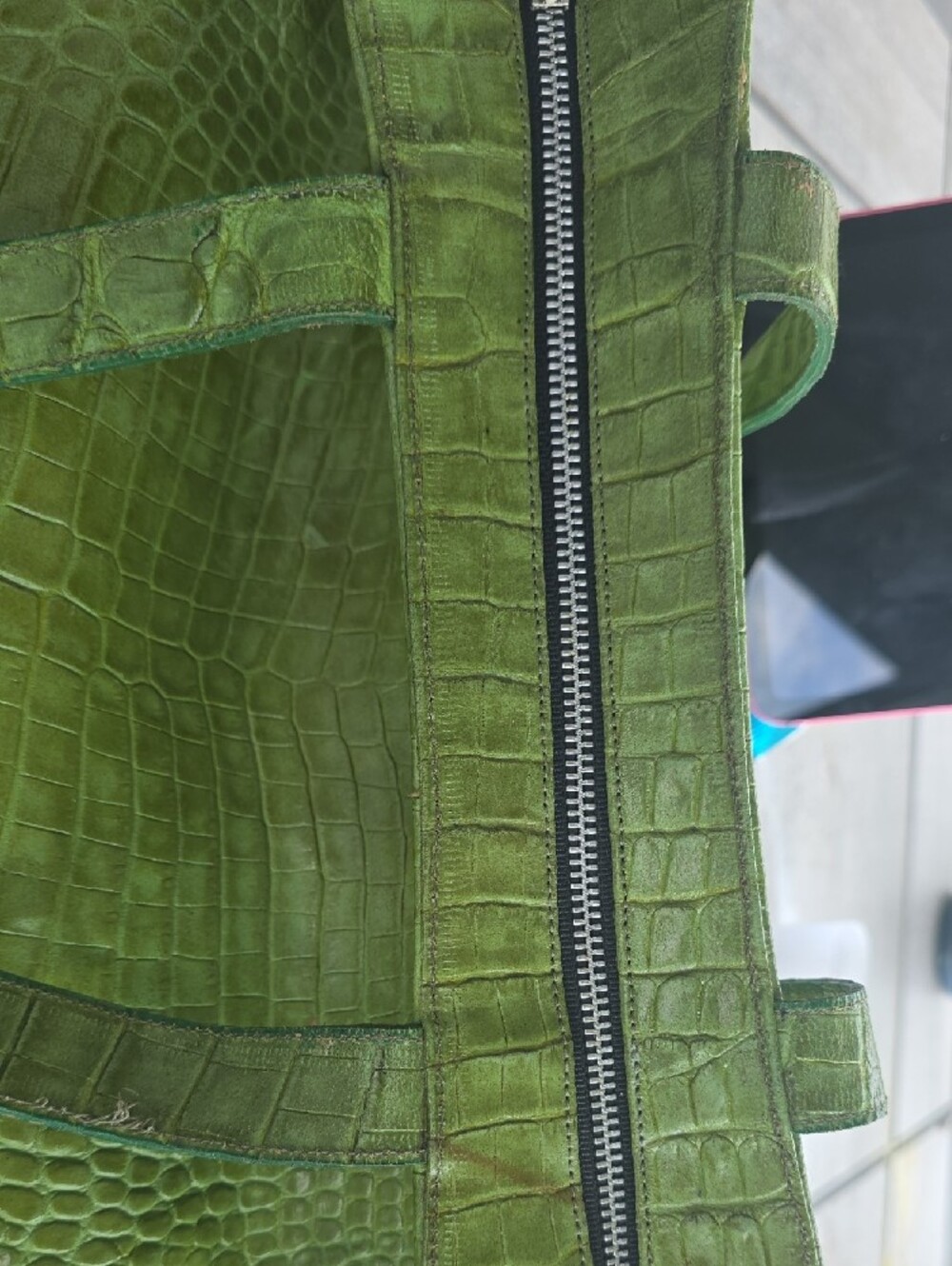 Veari Green Croc-Embossed Shoulder Bag - Picture 3 of 7
